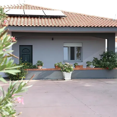 La Dimora Di Nonno Nuccio بيت ضيافة راغوزا
